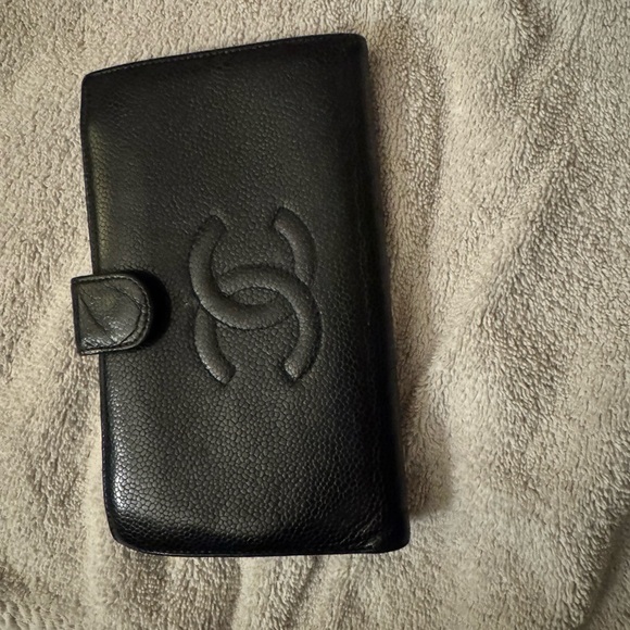CHANEL VINTAGE LEATHER BILLFOLD WALLET - Picture 1 of 9